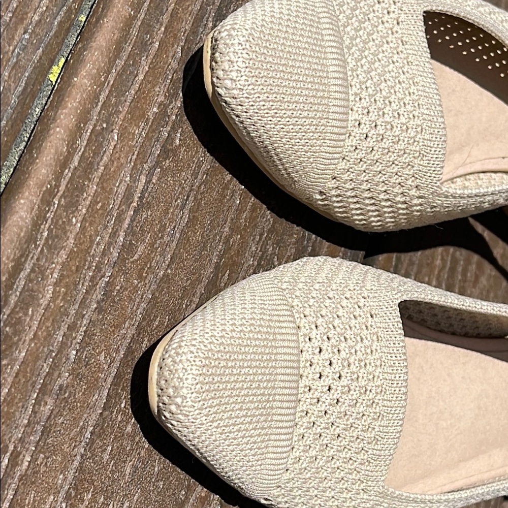 Cream Heels with Elegant Perforated Design - Picture 8 of 9